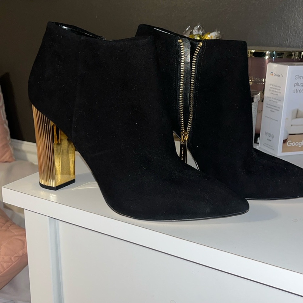 MICHAEL KORS Black booties with gold heel